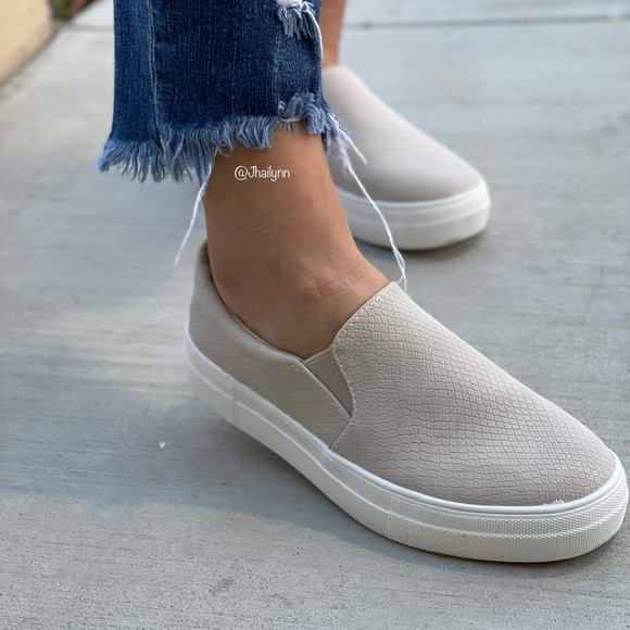 Stone Cobra Scale texture slip on sneakers - Picture 6 of 11